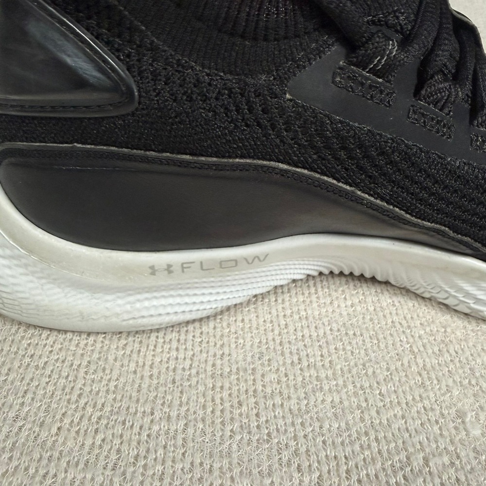 Under Armour Curry 8 Flow Sneakers Size 10 Black White Basketball 3023085-002 - Picture 11 of 16